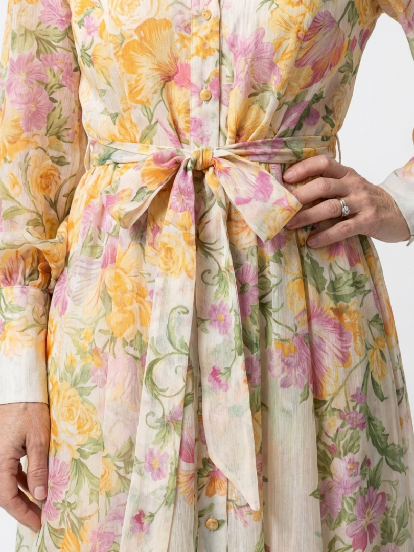 Cressida | Rochie maxi cu mâneci lungi dintr-un material floral delicat